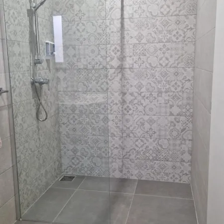 Il-girna- Large 3 Bedroom Maisonette Vakantiehuis *