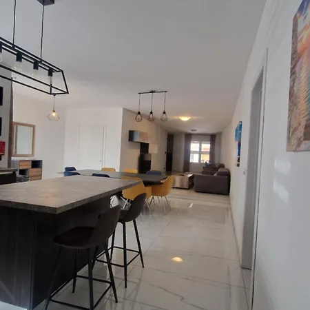 Il-girna- Large 3 Bedroom Maisonette Vakantiehuis Marsaskala