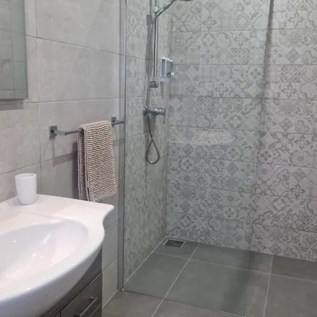 Il-girna- Large 3 Bedroom Maisonette Nyaraló