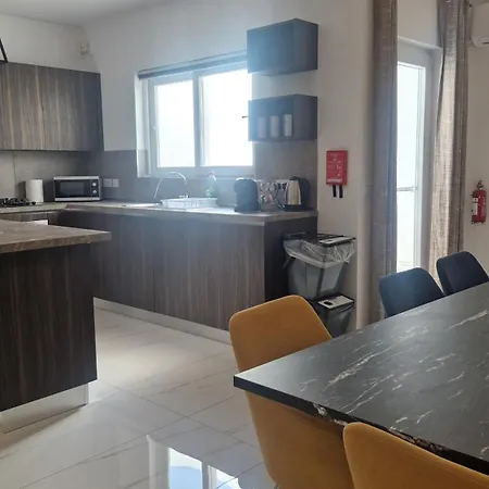 Il-girna- Large 3 Bedroom Maisonette Nyaraló *