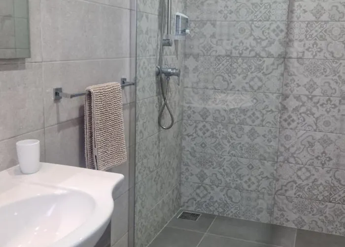 Il-girna- Large 3 Bedroom Maisonette Ferienhaus