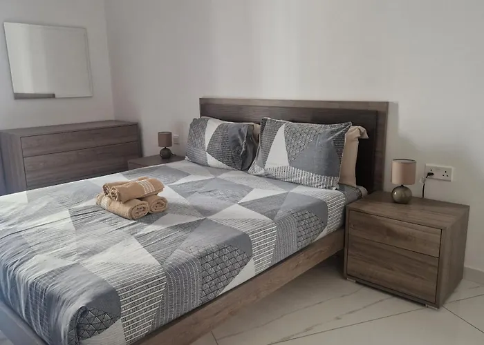 Case de vacanță Il-girna- Large 3 Bedroom Maisonette Marsaskala