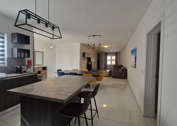 Il-girna- Large 3 Bedroom Maisonette Case de vacanță Marsaskala