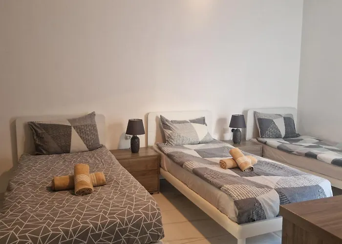 Case de vacanță Il-girna- Large 3 Bedroom Maisonette Marsaskala