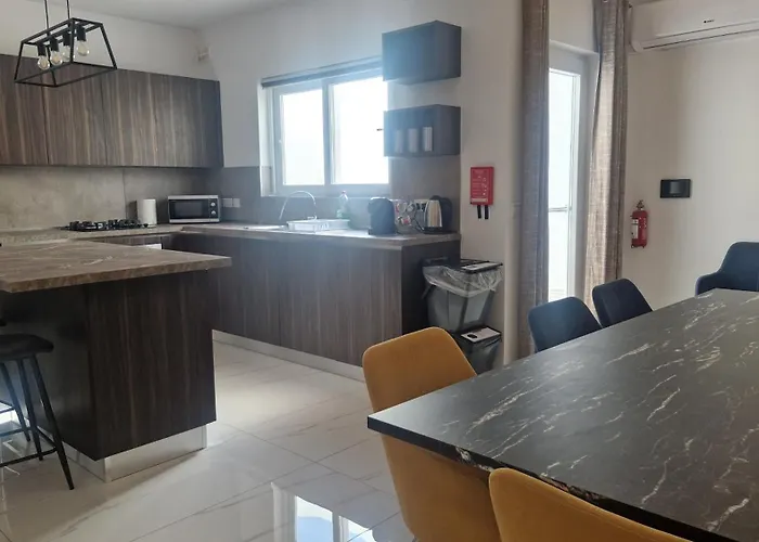 Il-girna- Large 3 Bedroom Maisonette Case de vacanță *