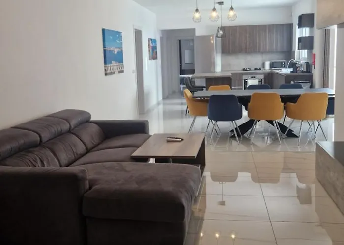 Il-girna- Large 3 Bedroom Maisonette Ferienhaus